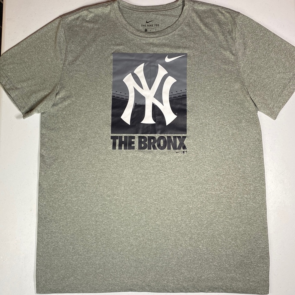 Nike dri-fit NY Yankees tee, Men’s Large.